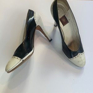 Vintage Anne Klein wingtip pumps size 6.5